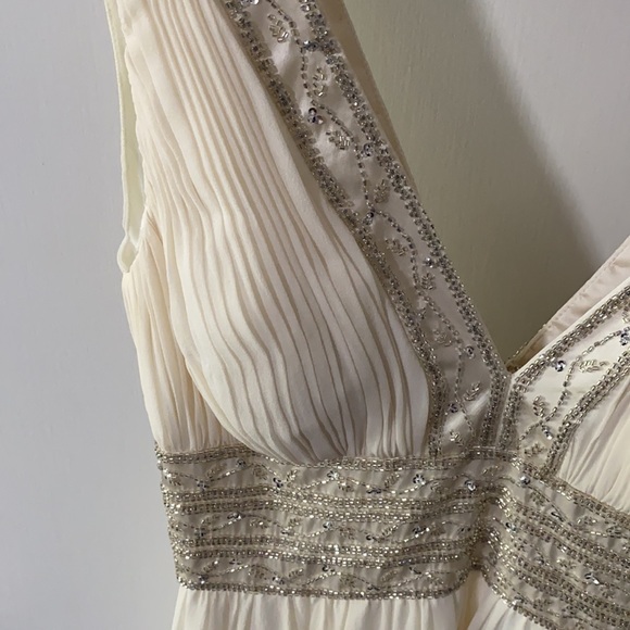 Dress to impress, Beautiful dress, night gown, delicate, simple elegance size 2 - Picture 9 of 11